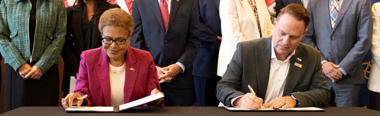 Lord Mayor Adrian Schrinner and Msyor of LA signing Memorandum of Understanding